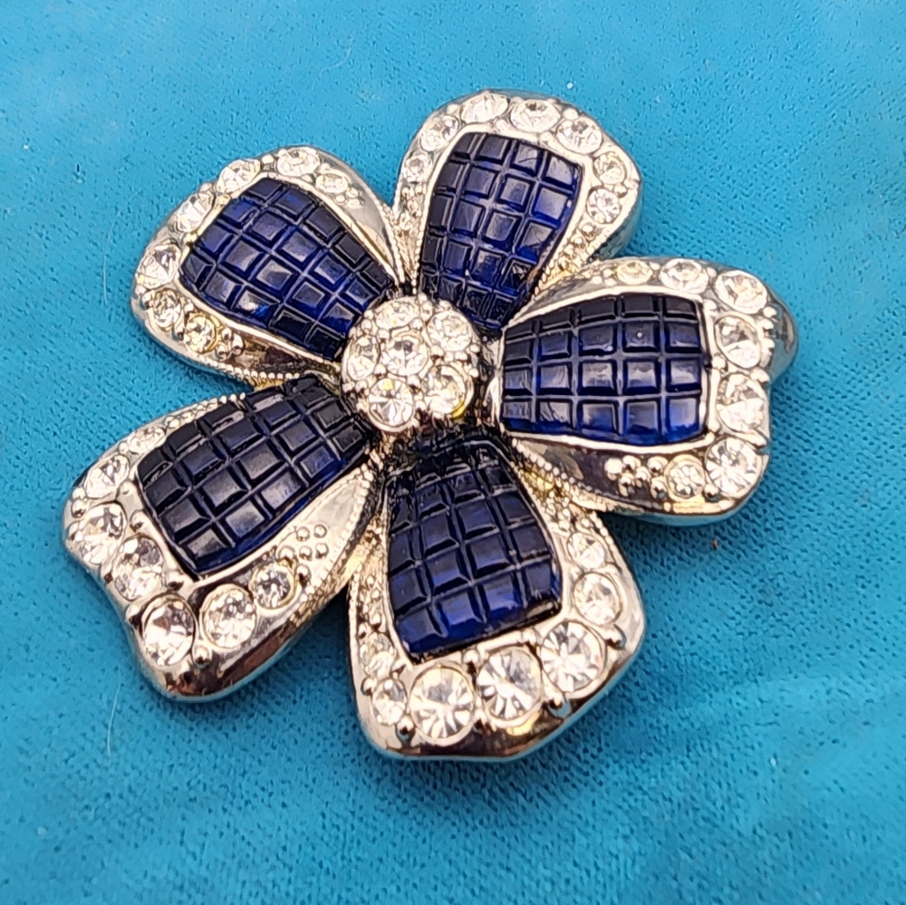 Avon Waffle Panel Rhinestone Flower Blossom Brooch